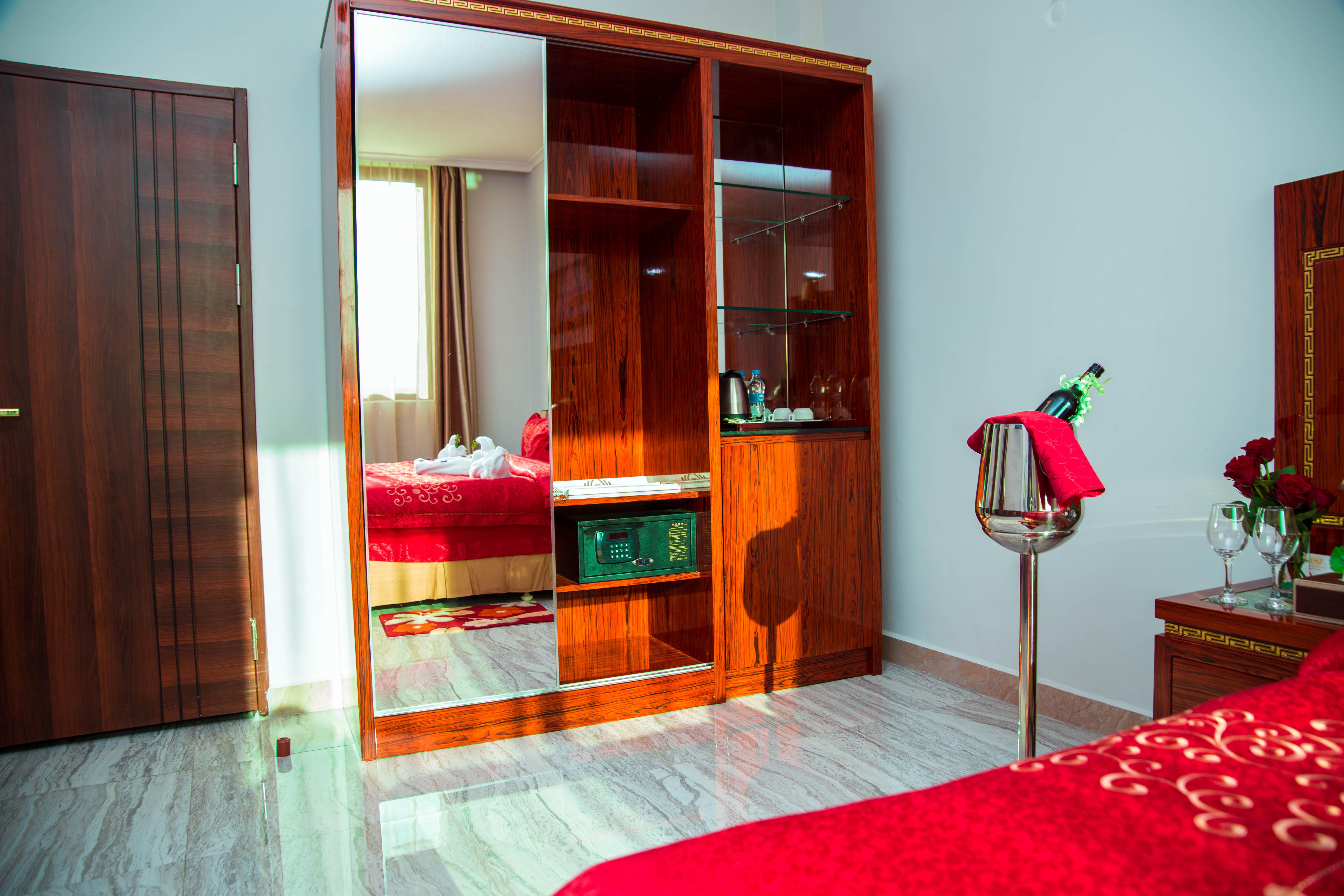 Tiffany Diamond Hotel Makunganya Street Dar es Salaam Bagian luar foto