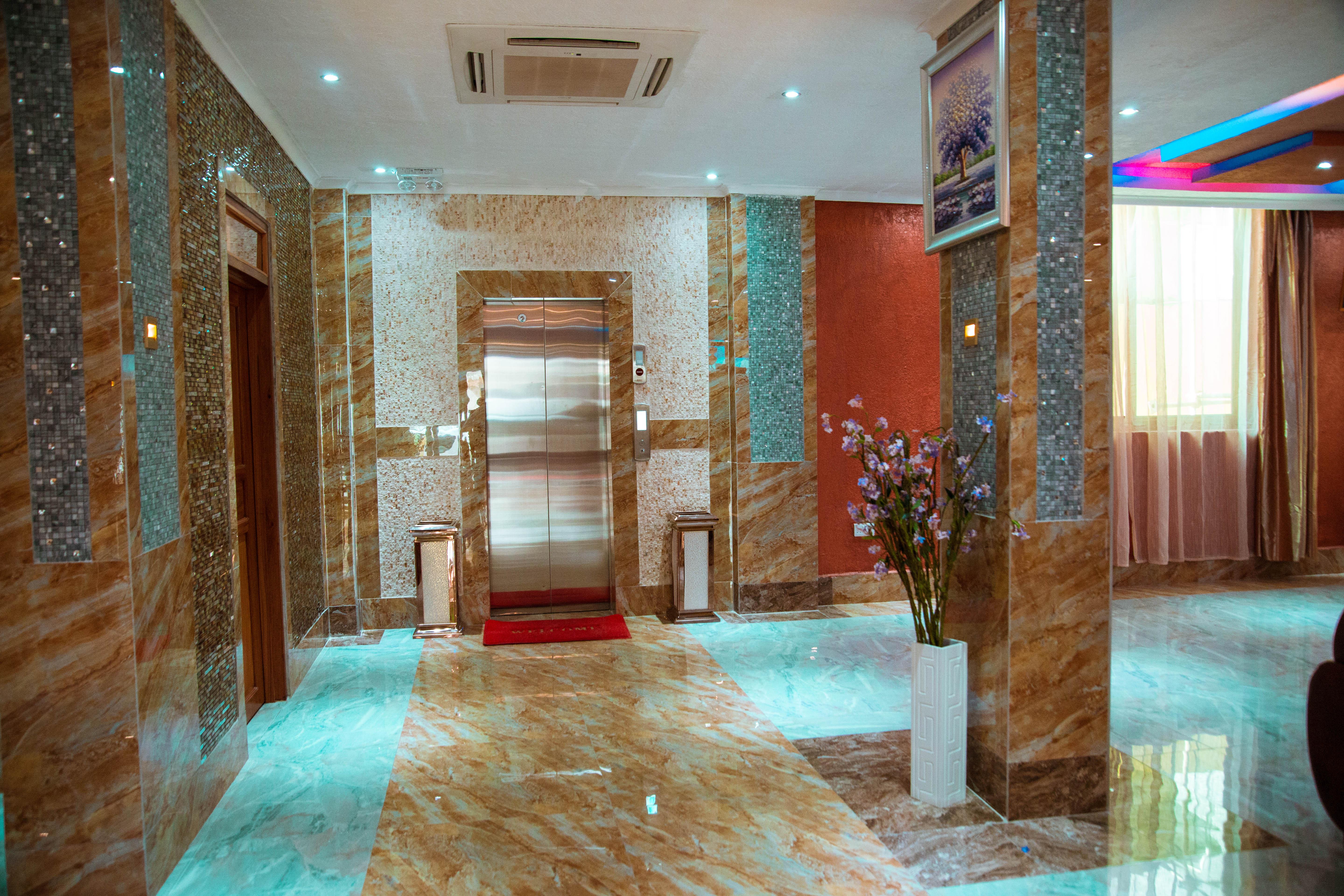 Tiffany Diamond Hotel Makunganya Street Dar es Salaam Bagian luar foto