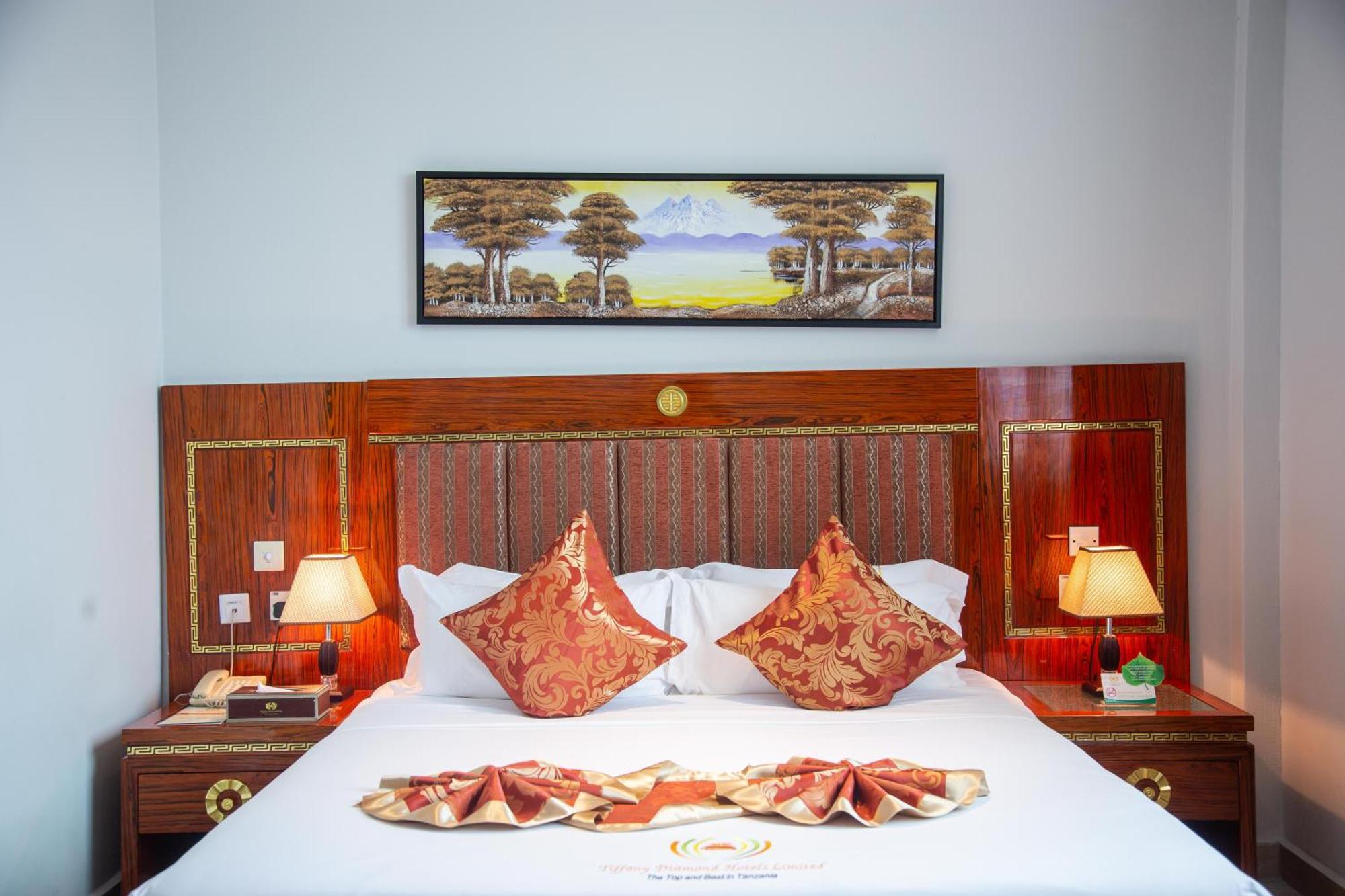 Tiffany Diamond Hotel Makunganya Street Dar es Salaam Bagian luar foto