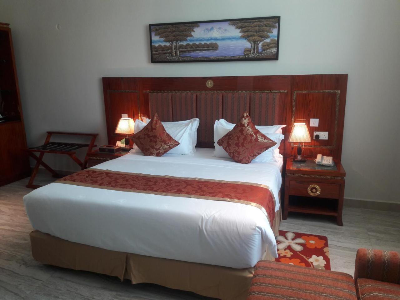 Tiffany Diamond Hotel Makunganya Street Dar es Salaam Bagian luar foto
